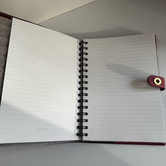 Coach Turnlock Glovetanned
Leather Notebook Rouge Pink Journal
Diary Planner - Picture 14 of 16